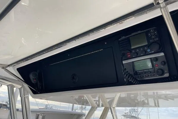 Last Resort Yacht Photos Pics 2013 Bahama 41 Open Fisherman boat electronics panel with communication devices.