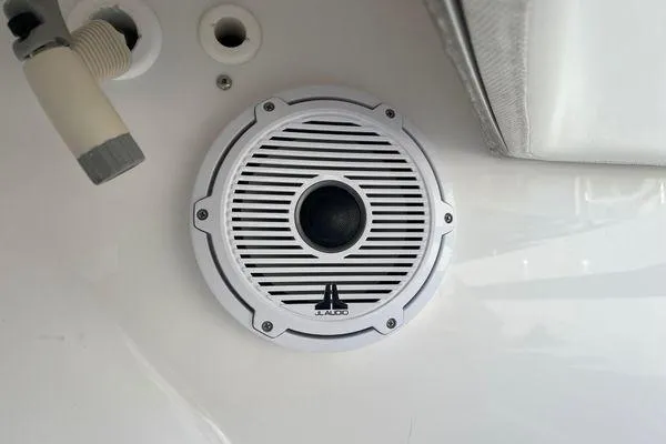 Last Resort Yacht Photos Pics Speaker on 2013 Bahama 41 Open Fisherman boat, featuring JL Audio branding.