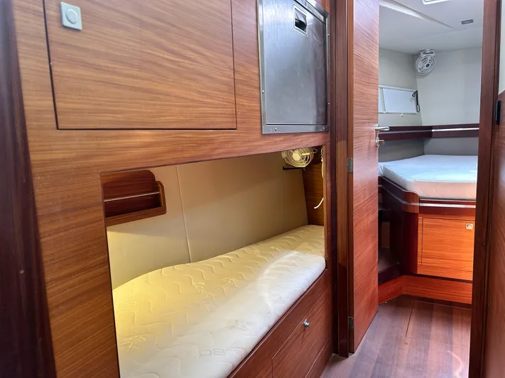 Nusquama Yacht Photos Pics 