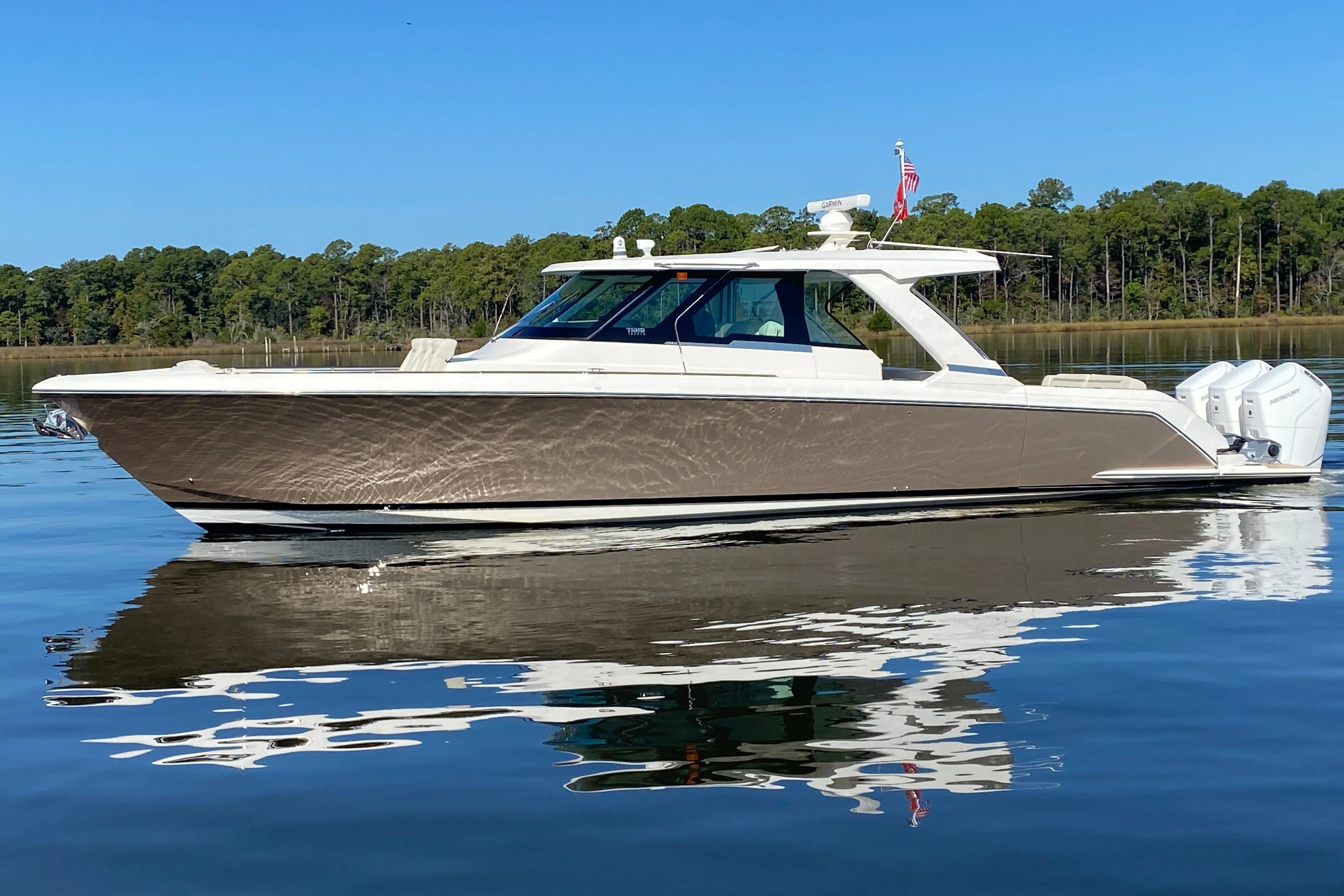 2023 TIARA YACHTS 48 LS - Image 5