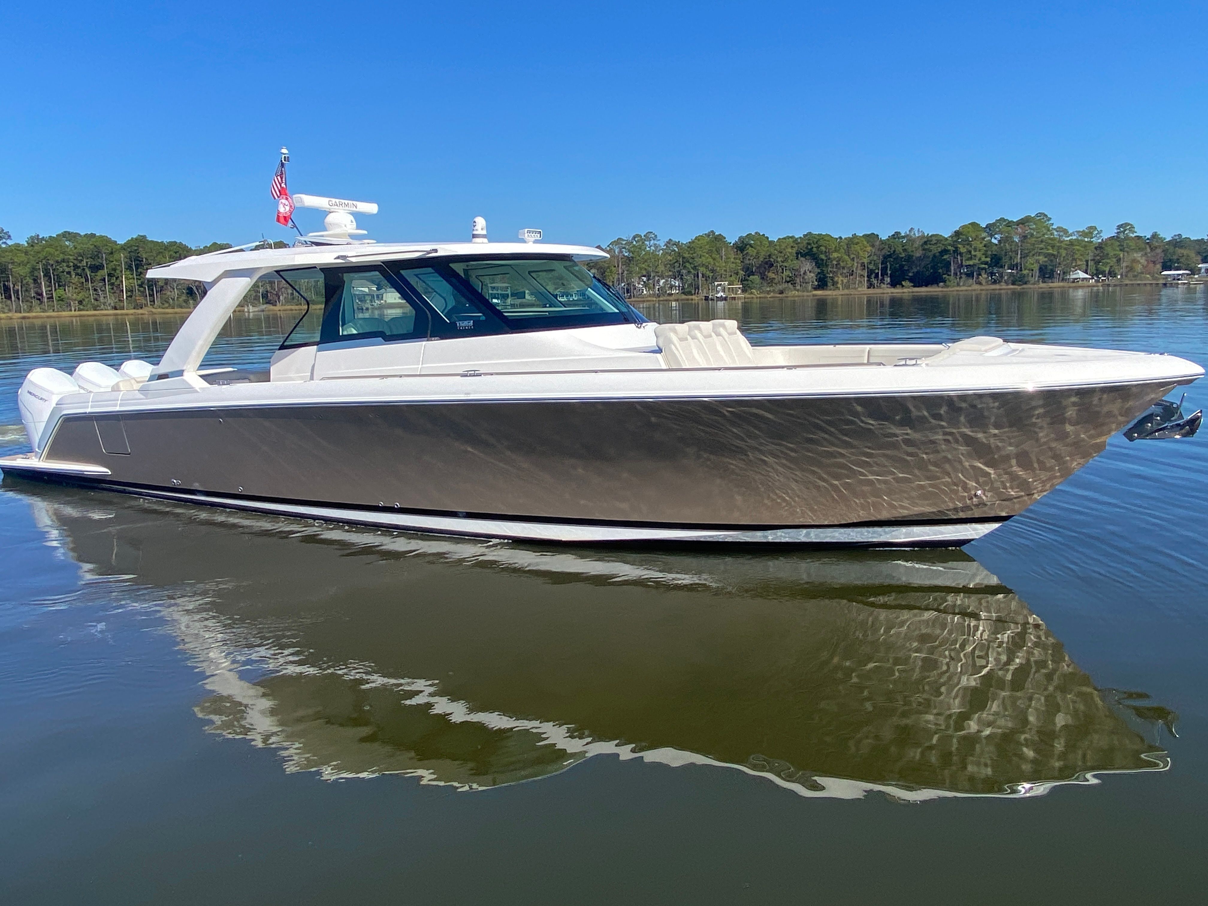 2023 TIARA YACHTS 48 LS - Image 3