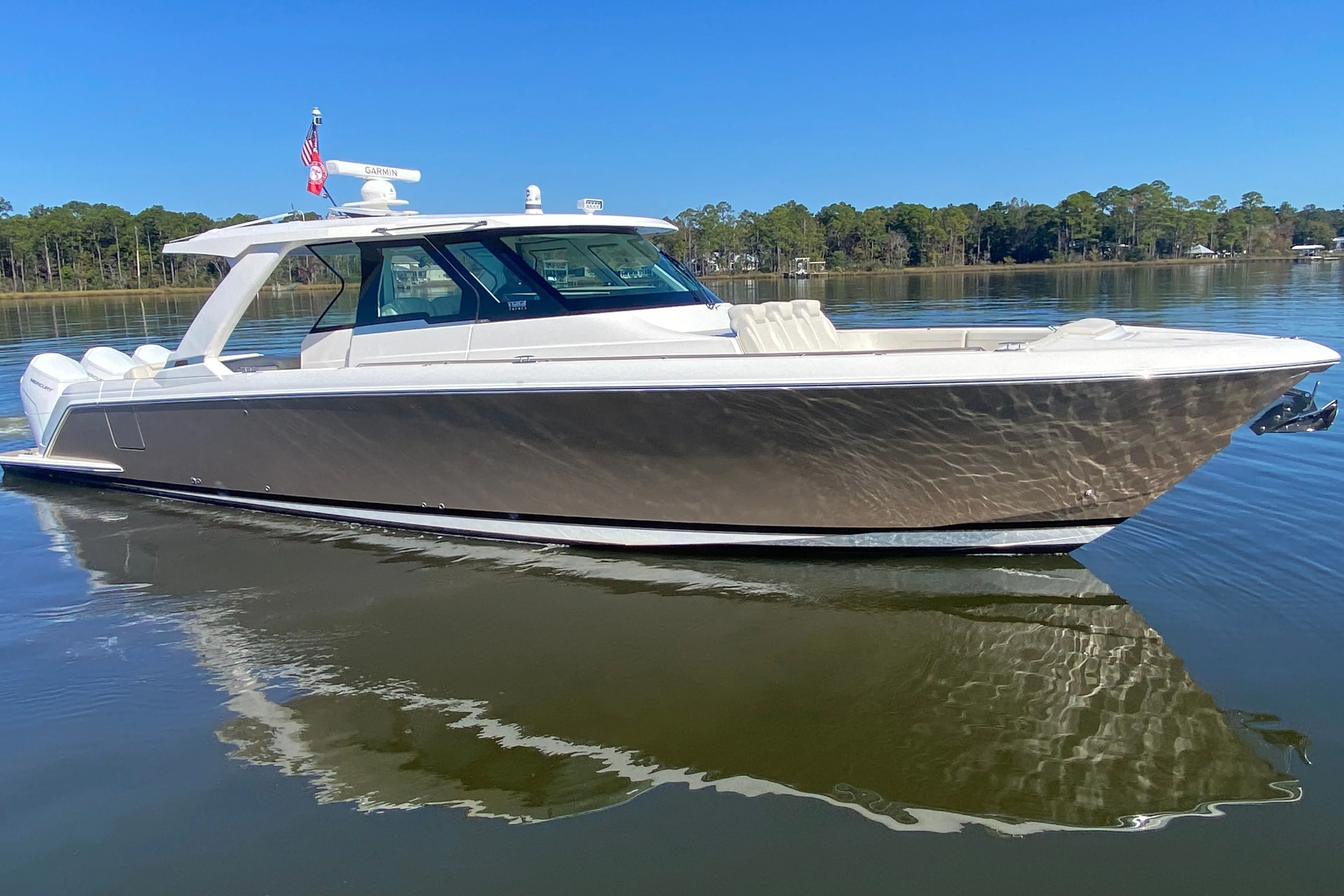 2023 TIARA YACHTS 48 LS - Image 3