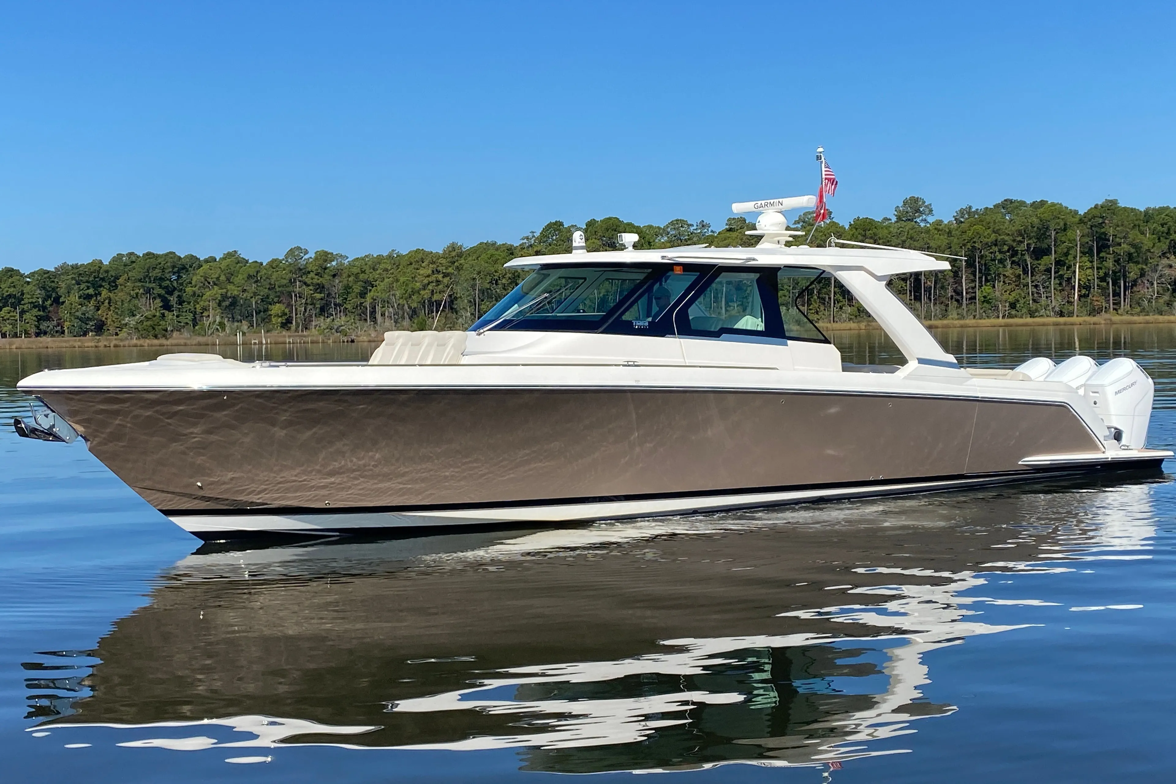 2023 TIARA YACHTS 48 LS - Image 6