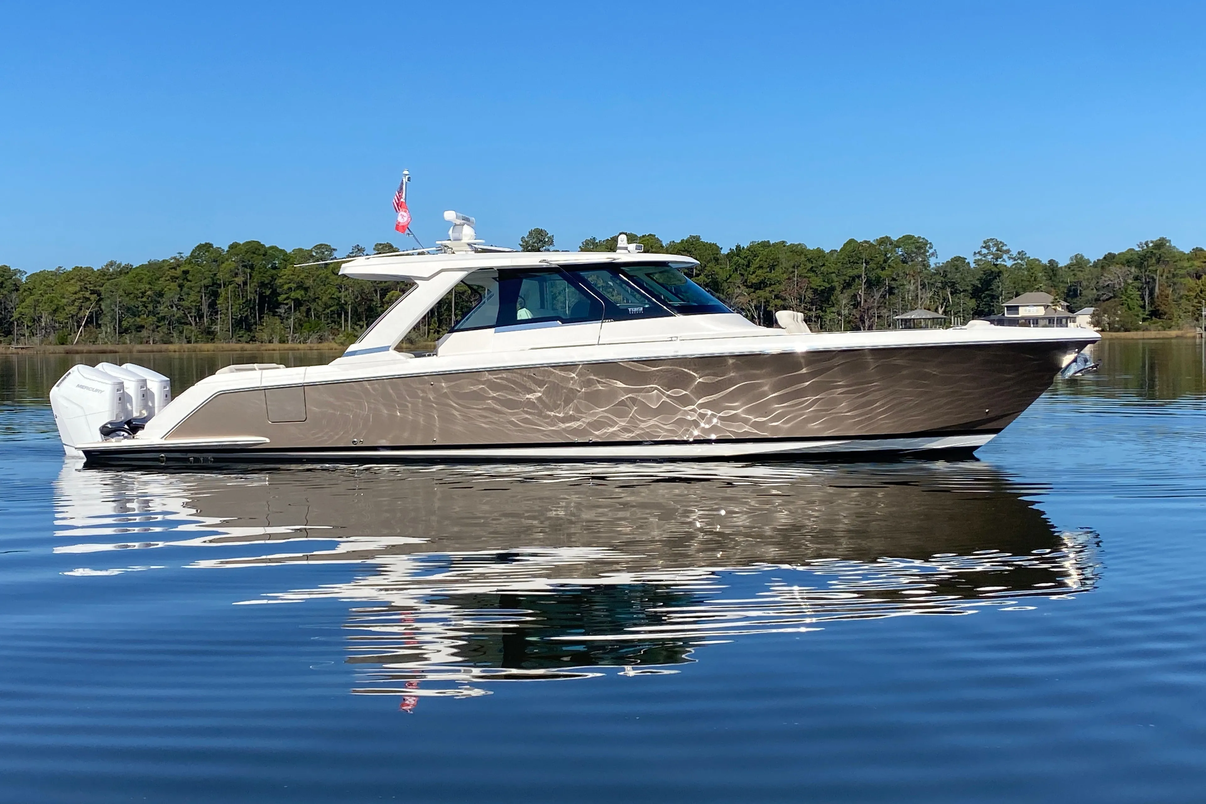 2023 TIARA YACHTS 48 LS - Image 8