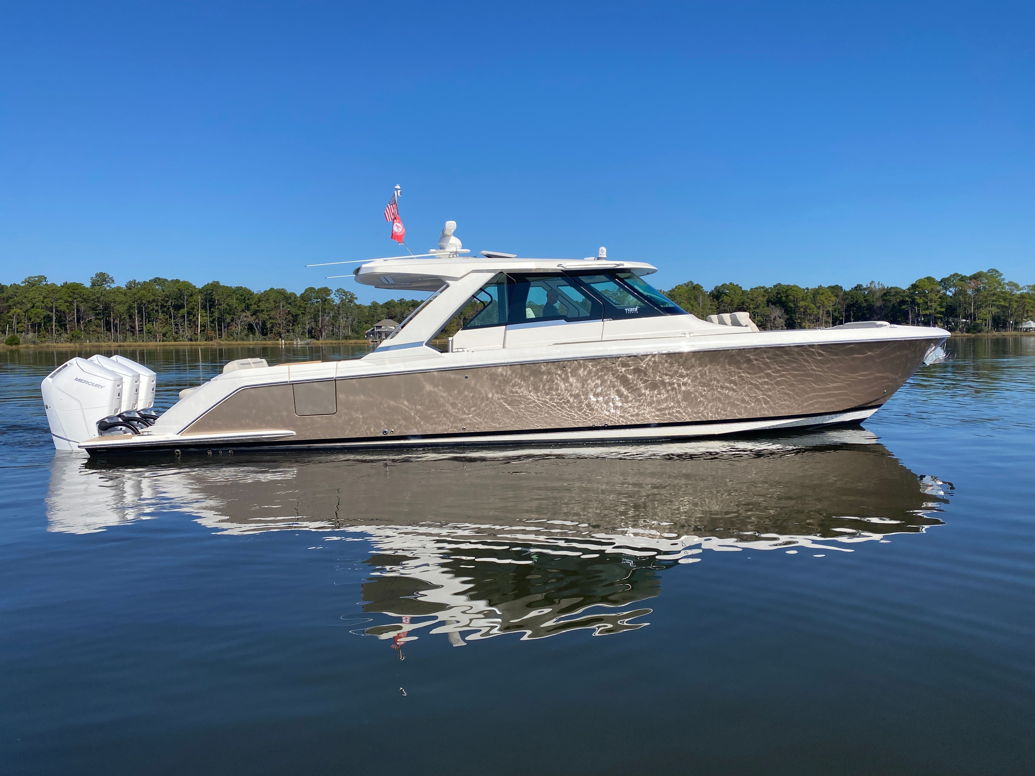 2023 TIARA YACHTS 48 LS - Image 2