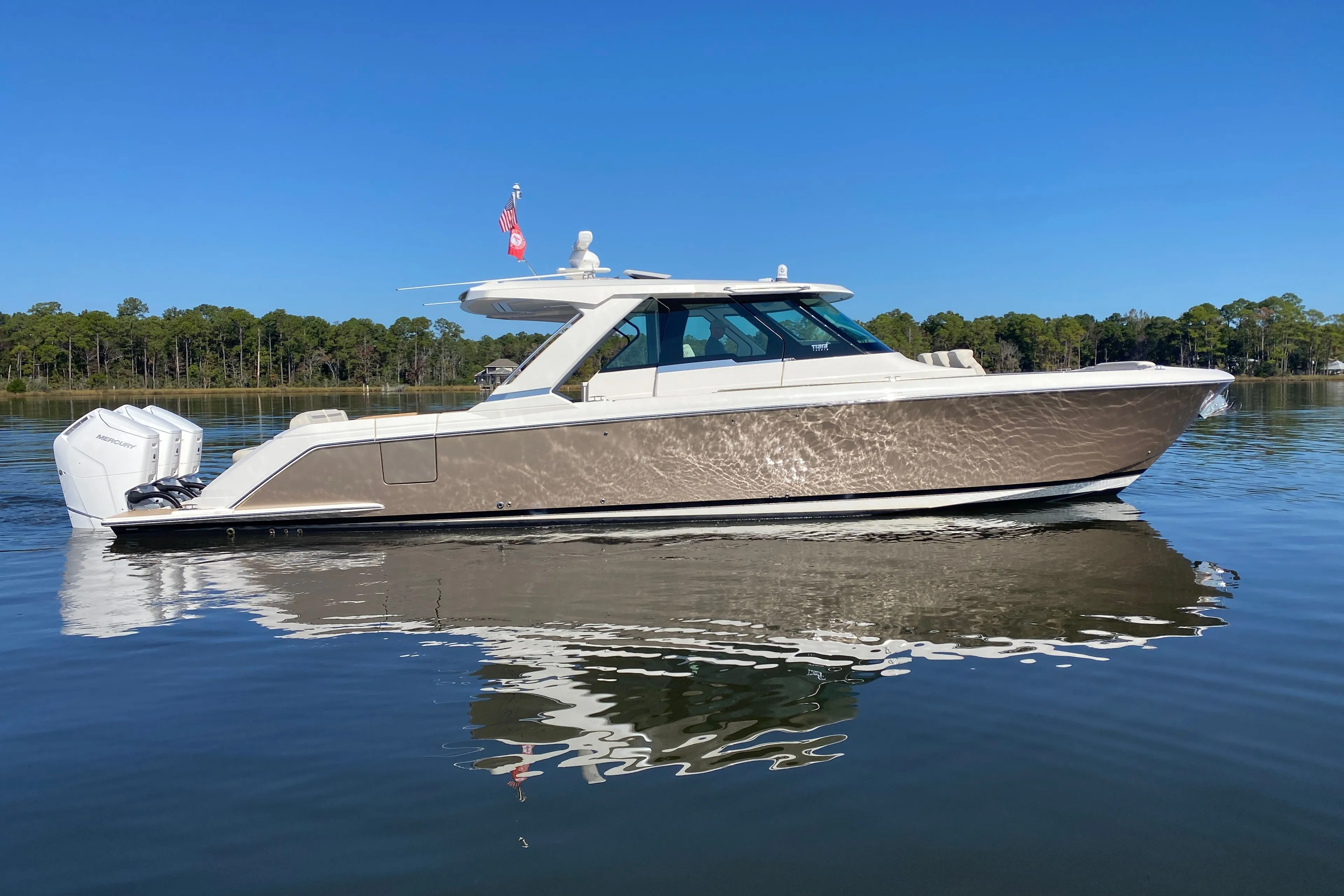 2023 TIARA YACHTS 48 LS - Image 2