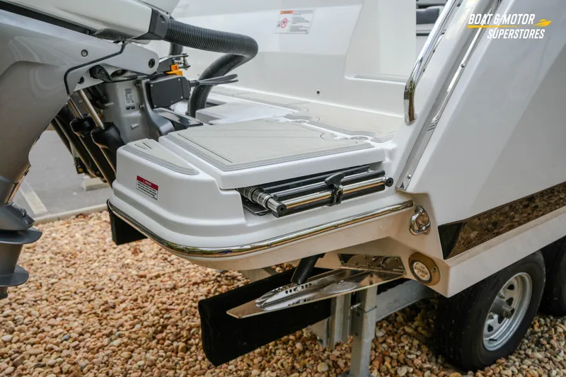  Yacht Photos Pics 2026 Blackfin 272 DC boat stern with motor and swim platform.