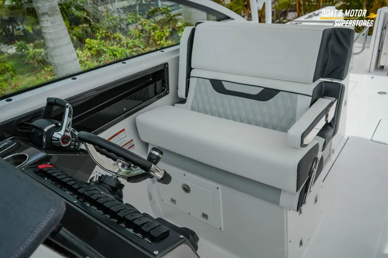  Yacht Photos Pics 2026 Blackfin 272 DC boat interior with modern helm and comfortable seating.