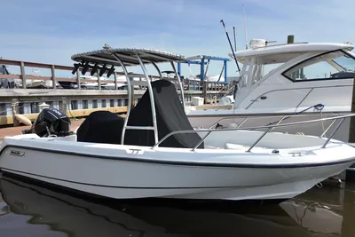 2002 Boston Whaler 210 Outrage