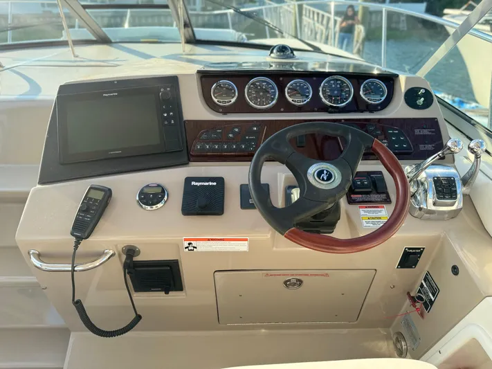 Oasis Yacht Photos Pics 2008 Sea Ray 350 Sundancer helm with navigation equipment and controls.
