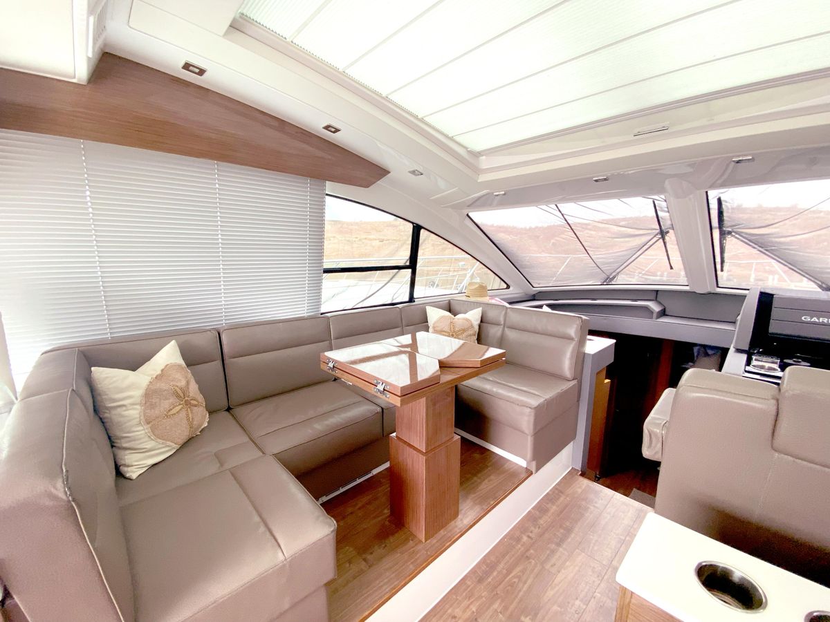 2018 Cruisers Yachts 54 