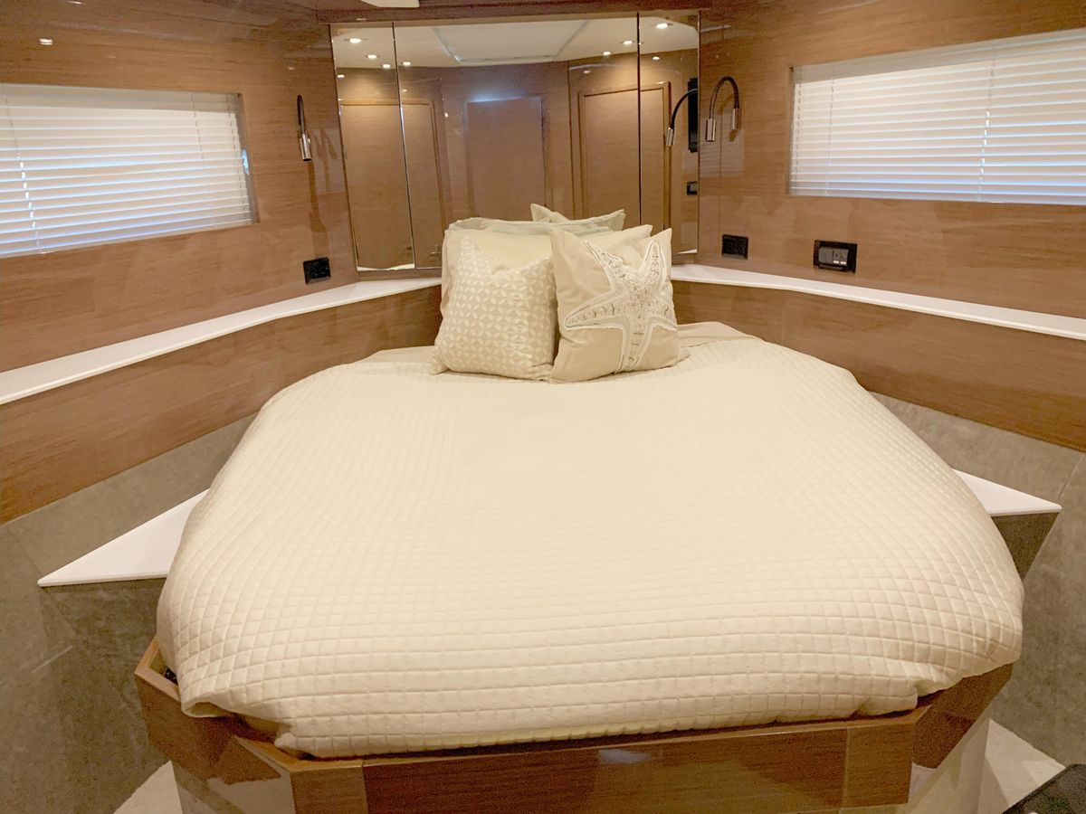 2018 Cruisers Yachts 54 