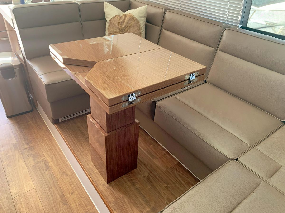 2018 Cruisers Yachts 54 