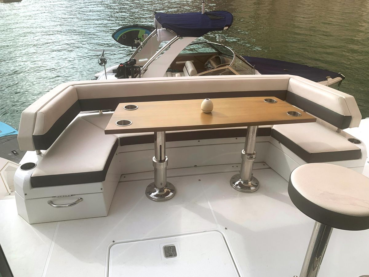2018 Cruisers Yachts 54 