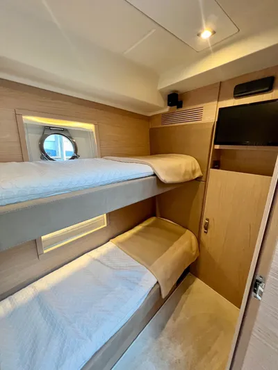  Yacht Photos Pics 2016 BENETEAU MONTE CARLO 5 - Image 28