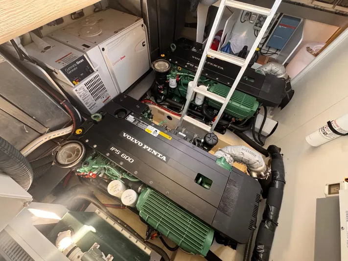  Yacht Photos Pics 2016 BENETEAU MONTE CARLO 5 - Image 44