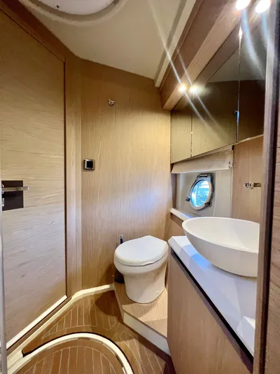  Yacht Photos Pics 2016 BENETEAU MONTE CARLO 5 - Image 26