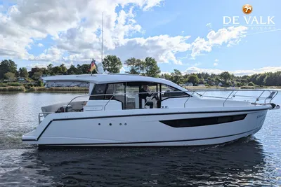2018 Sealine C330