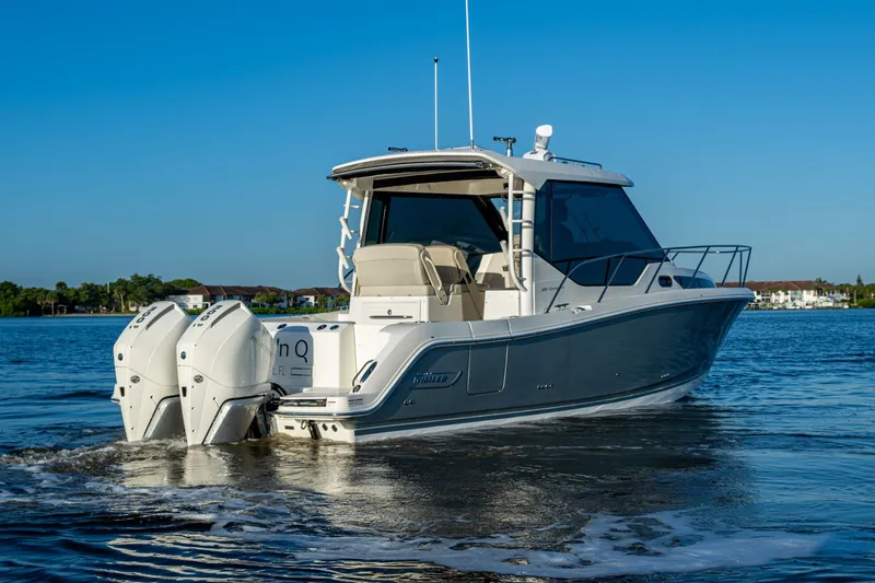  Yacht Photos Pics 2023 BOSTON WHALER 325 CONQUEST - Image 14