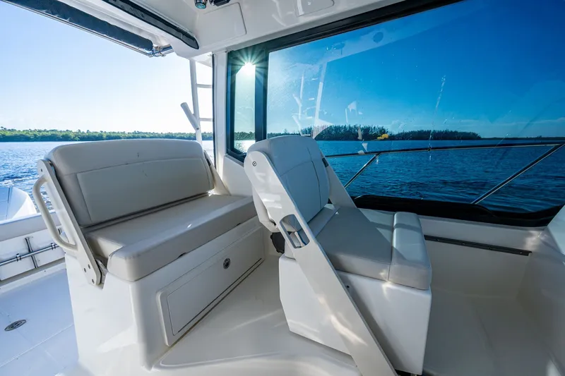  Yacht Photos Pics 2023 BOSTON WHALER 325 CONQUEST - Image 28