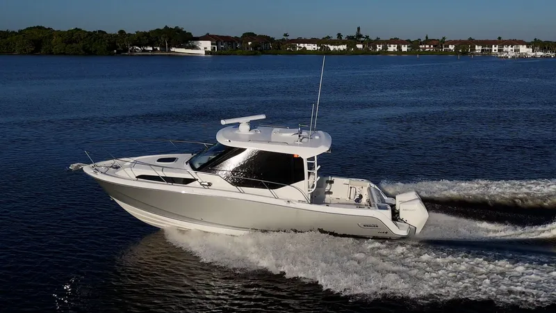  Yacht Photos Pics 2023 BOSTON WHALER 325 CONQUEST - Image 5