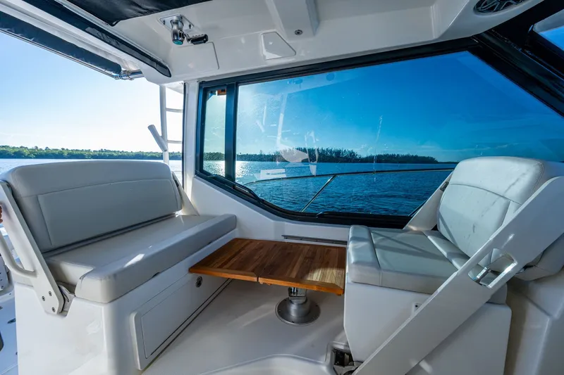  Yacht Photos Pics 2023 BOSTON WHALER 325 CONQUEST - Image 30