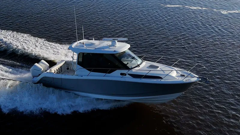  Yacht Photos Pics 2023 BOSTON WHALER 325 CONQUEST - Image 9