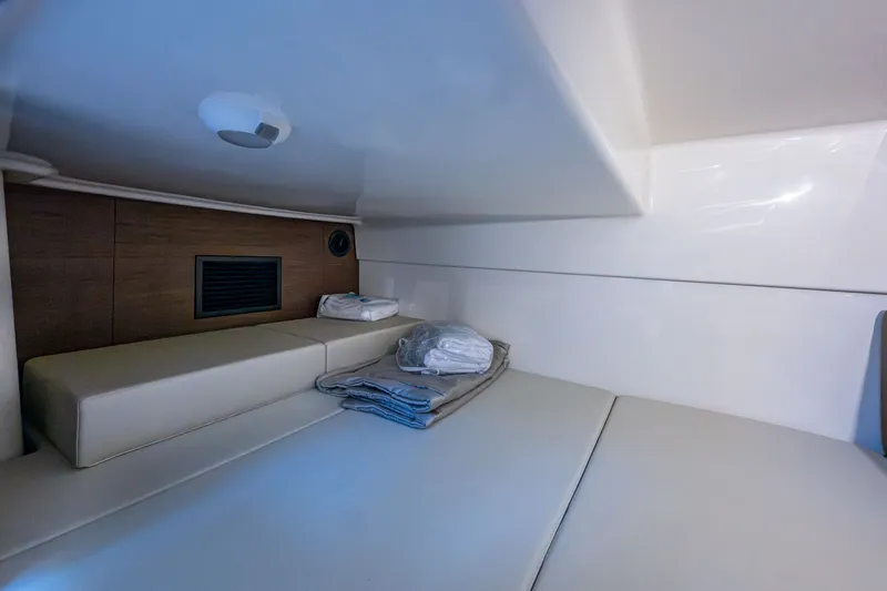  Yacht Photos Pics 2023 BOSTON WHALER 325 CONQUEST - Image 40