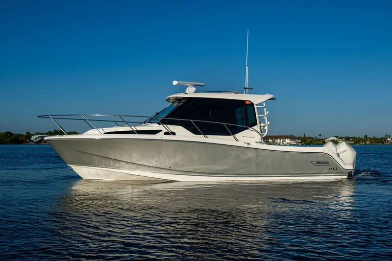  Yacht Photos Pics 2023 BOSTON WHALER 325 CONQUEST - Image 6