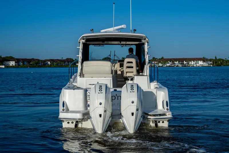  Yacht Photos Pics 2023 BOSTON WHALER 325 CONQUEST - Image 11