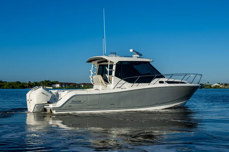  Yacht Photos Pics 2023 BOSTON WHALER 325 CONQUEST - Image 12