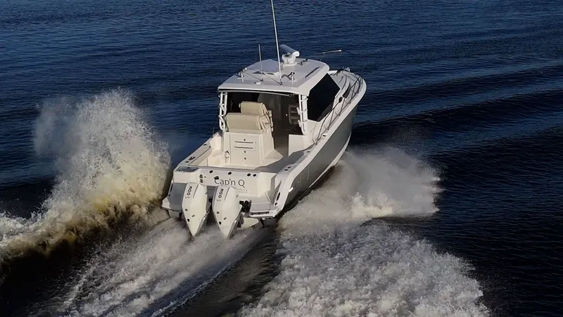  Yacht Photos Pics 2023 BOSTON WHALER 325 CONQUEST - Image 15