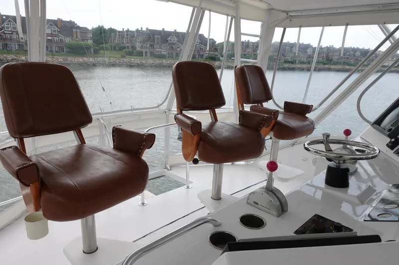 Yacht Photos Pics 1988 Donzi Z-65 Tournament Fisherman helm with three brown leather chairs and control panel.
