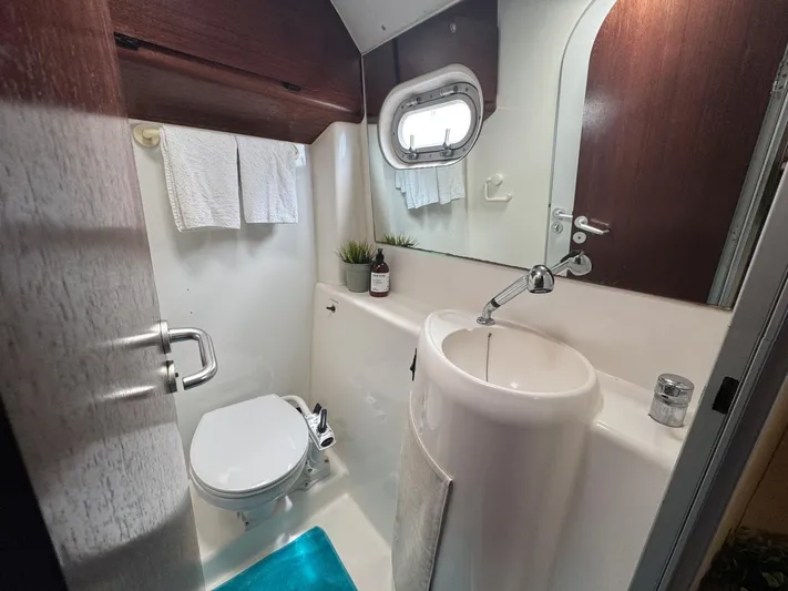 Savannah Yacht Photos Pics 