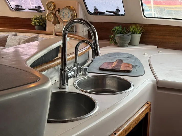 Savannah Yacht Photos Pics Interior of 1998 Fountaine Pajot Bahia 46 catamaran kitchen with dual sinks and cutting board.