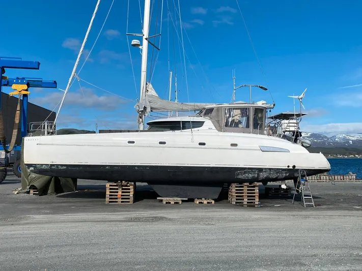 Savannah Yacht Photos Pics 1998 Fountaine Pajot Bahia 46 catamaran on land, clear sky background.