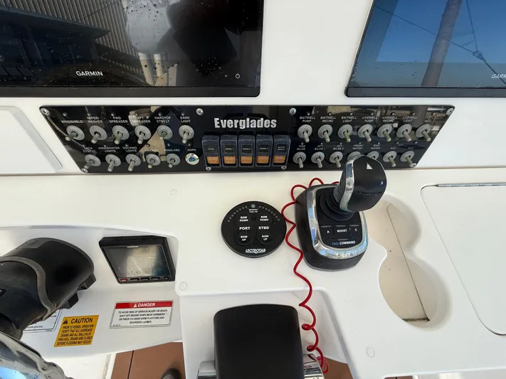  Yacht Photos Pics 2017 Everglades 355 Cc - Image 16