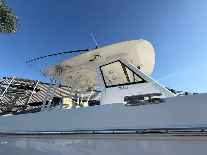  Yacht Photos Pics 2017 Everglades 355 Cc - Image 8