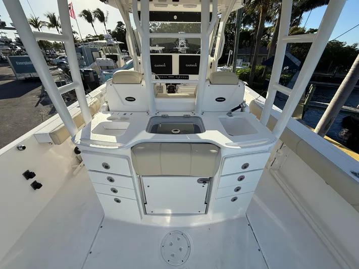  Yacht Photos Pics 2017 Everglades 355 Cc - Image 11