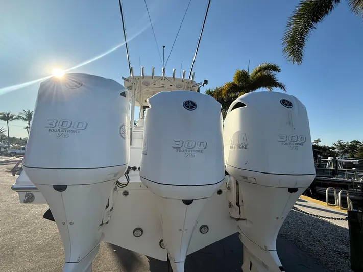  Yacht Photos Pics 2017 Everglades 355 Cc - Image 10