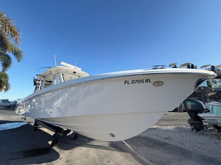  Yacht Photos Pics 2017 Everglades 355 Cc - Image 7