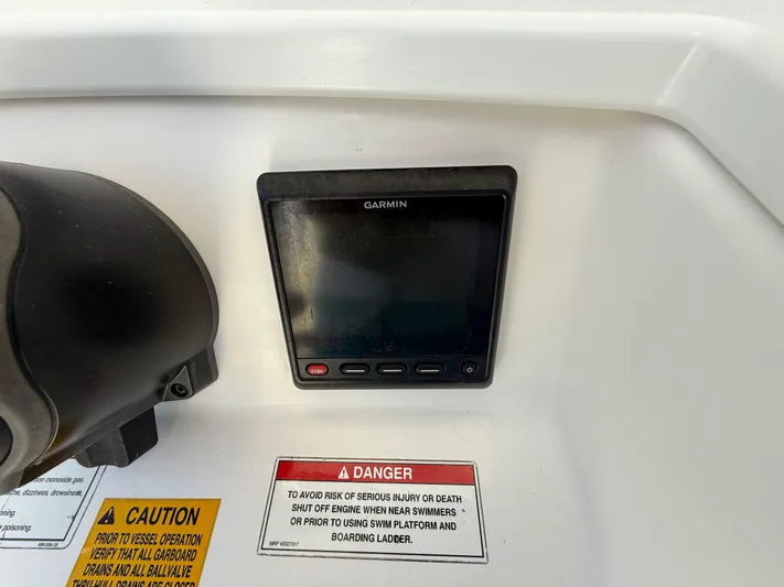  Yacht Photos Pics 2017 Everglades 355 Cc - Image 17