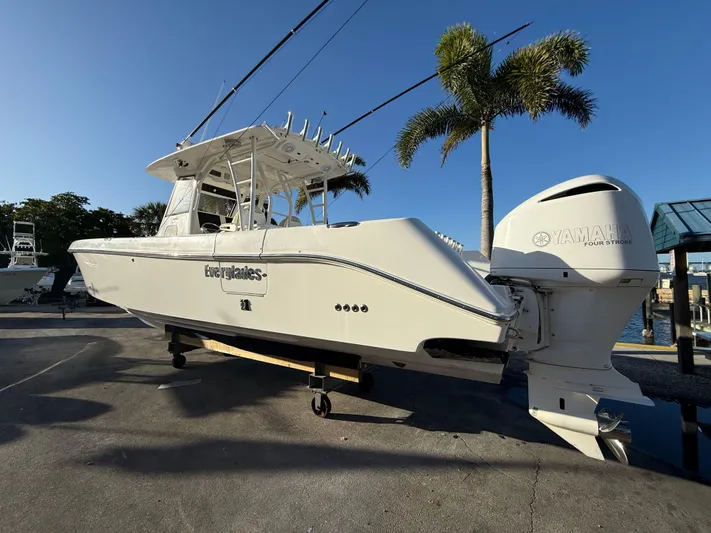 Yacht Photos Pics 2017 Everglades 355 Cc - Image 5