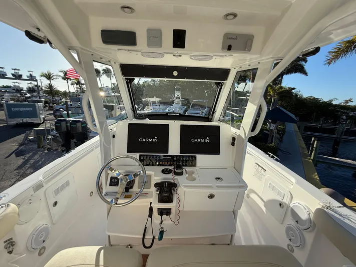  Yacht Photos Pics 2017 Everglades 355 Cc - Image 13