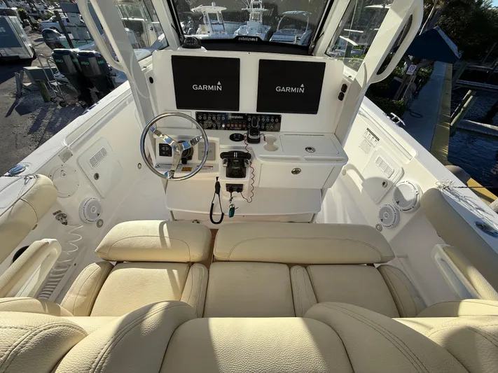  Yacht Photos Pics 2017 Everglades 355 Cc - Image 12