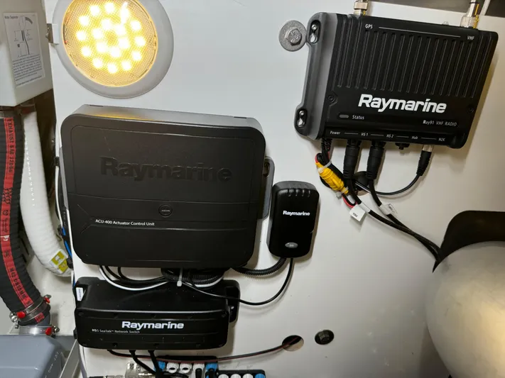  Yacht Photos Pics Raymarine marine electronics setup on a 2020 Prestige 420 yacht.