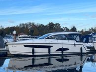 2016 Sealine S330