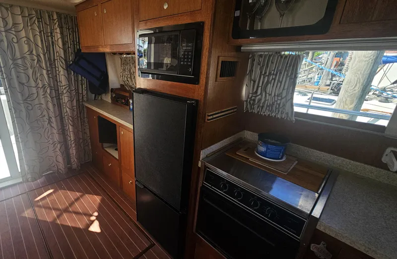 Sarah Stuart Yacht Photos Pics 