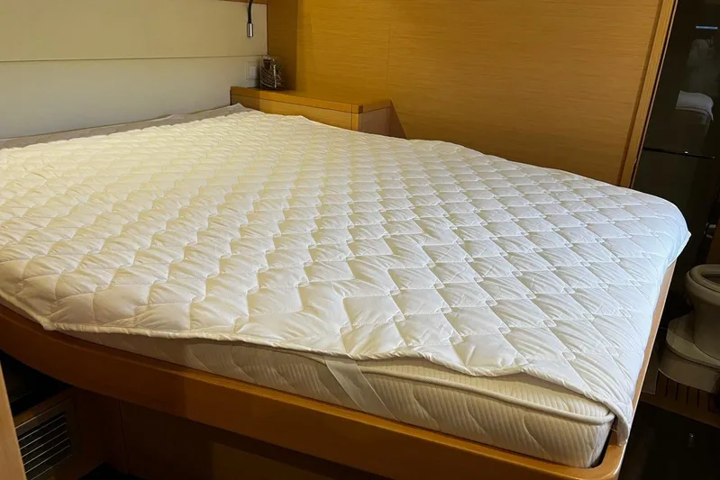 Chicago Yacht Photos Pics Luxurious cabin bed in 2020 Lagoon 52 F yacht with quilted mattress cover.