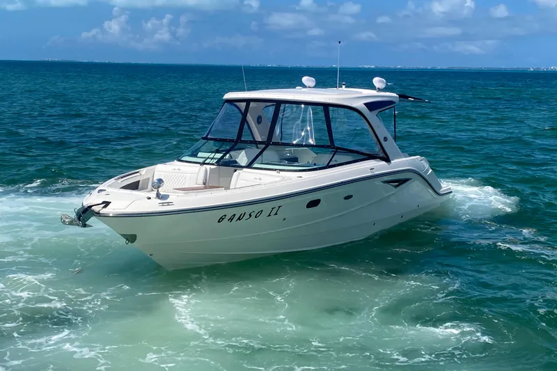 Ganso II Yacht Photos Pics Hull